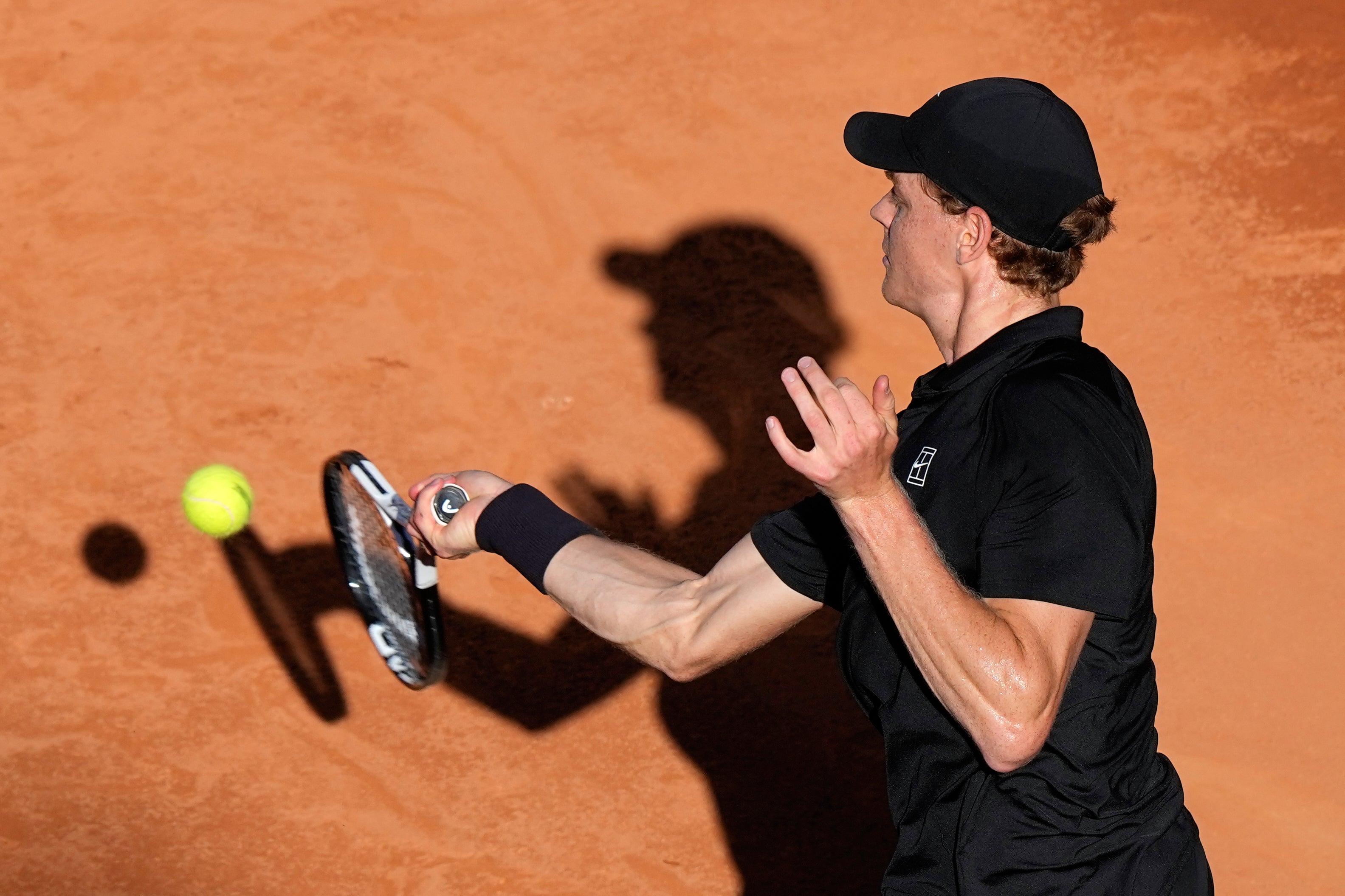 Sinner: 1er italiano en ganar el Abierto de Italia en 50 años e iguala a Djokovic en Masters