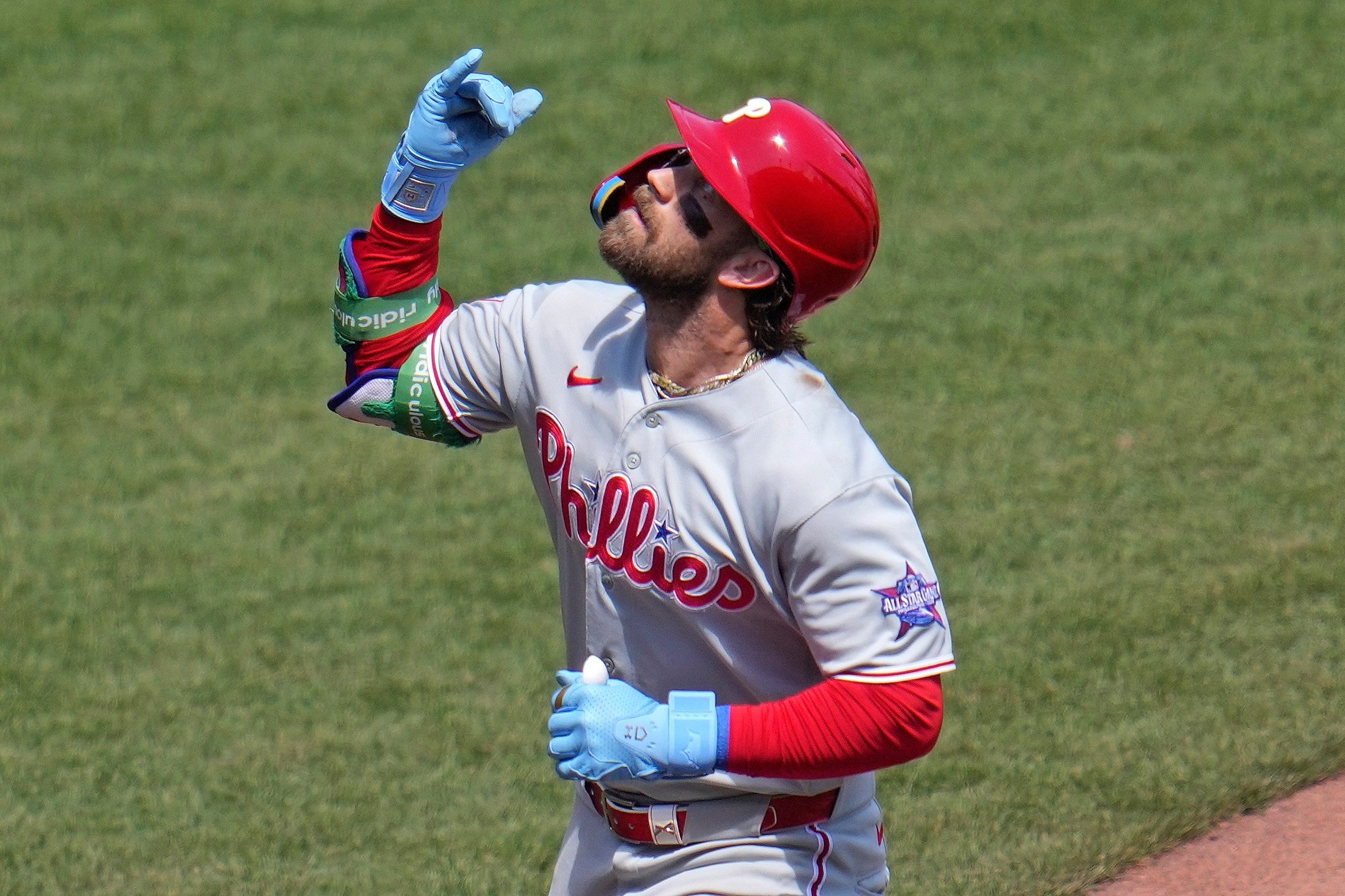 Bryce Harper pega jonrón ante Paul Skenes y Filis vencen 6-0 a Piratas