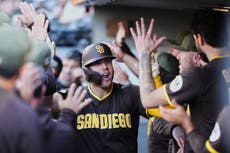 Gavin Sheets y Lucas Giolito guían victoria 8-3 de los Padres ante Marineros