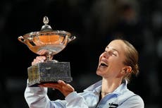 Svitolina y Kostyuk alzan trofeos por la Ucrania devastada por la guerra en las canchas de tenis