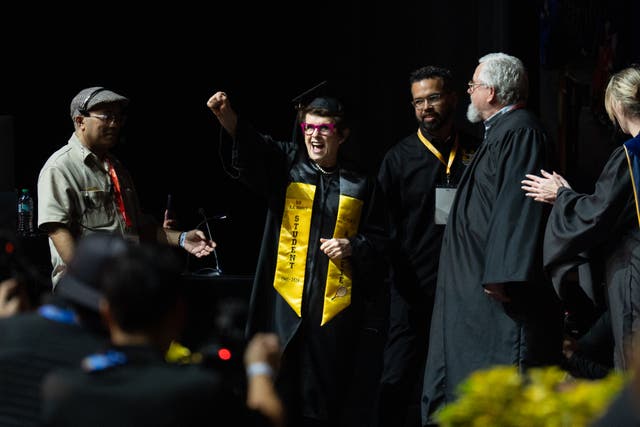 BILLIE-JEAN-KING GRADUACIÓN