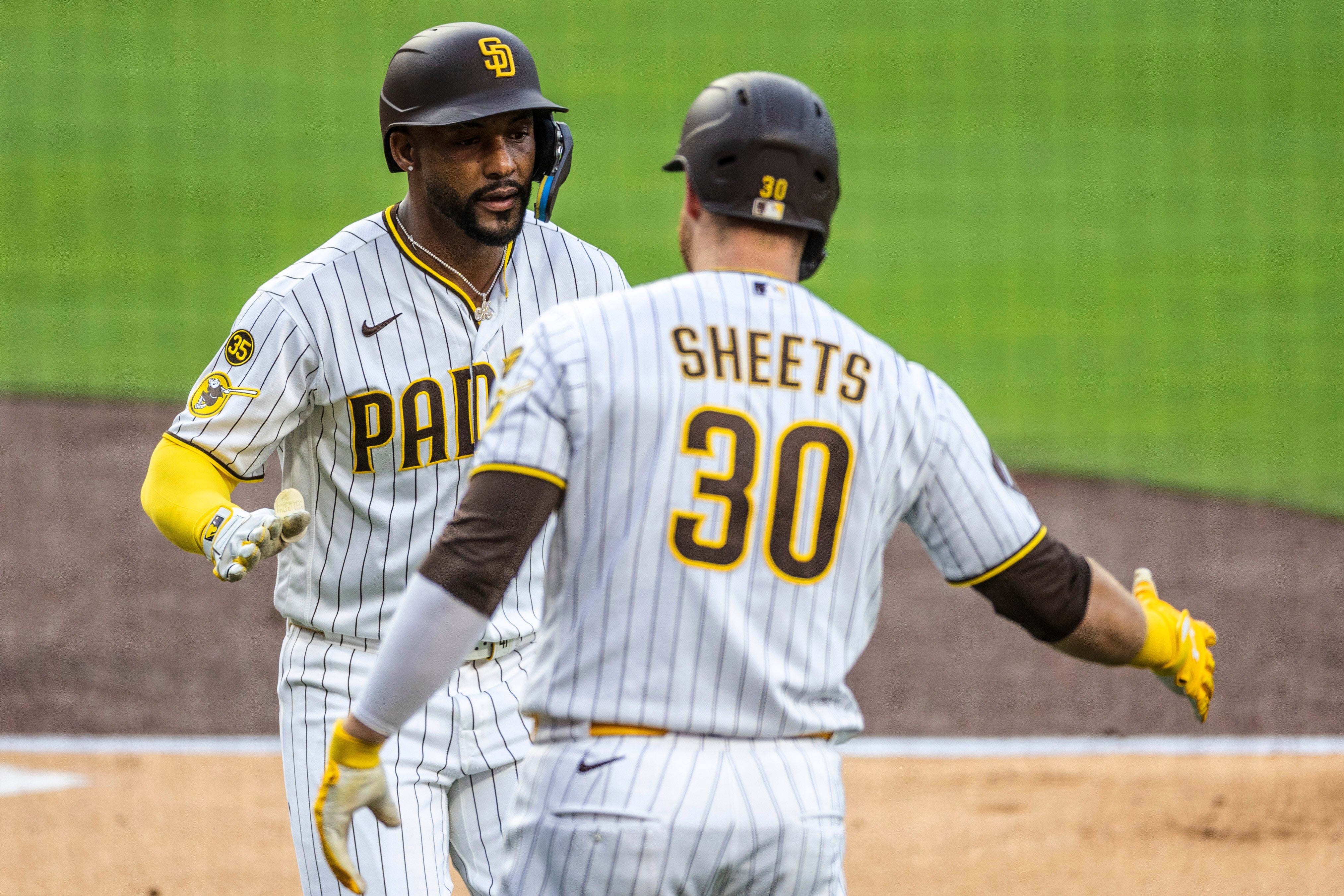 Un jonrón tempranero de Miguel Andújar tumba a los Dodgers en un 1-0 para los Padres