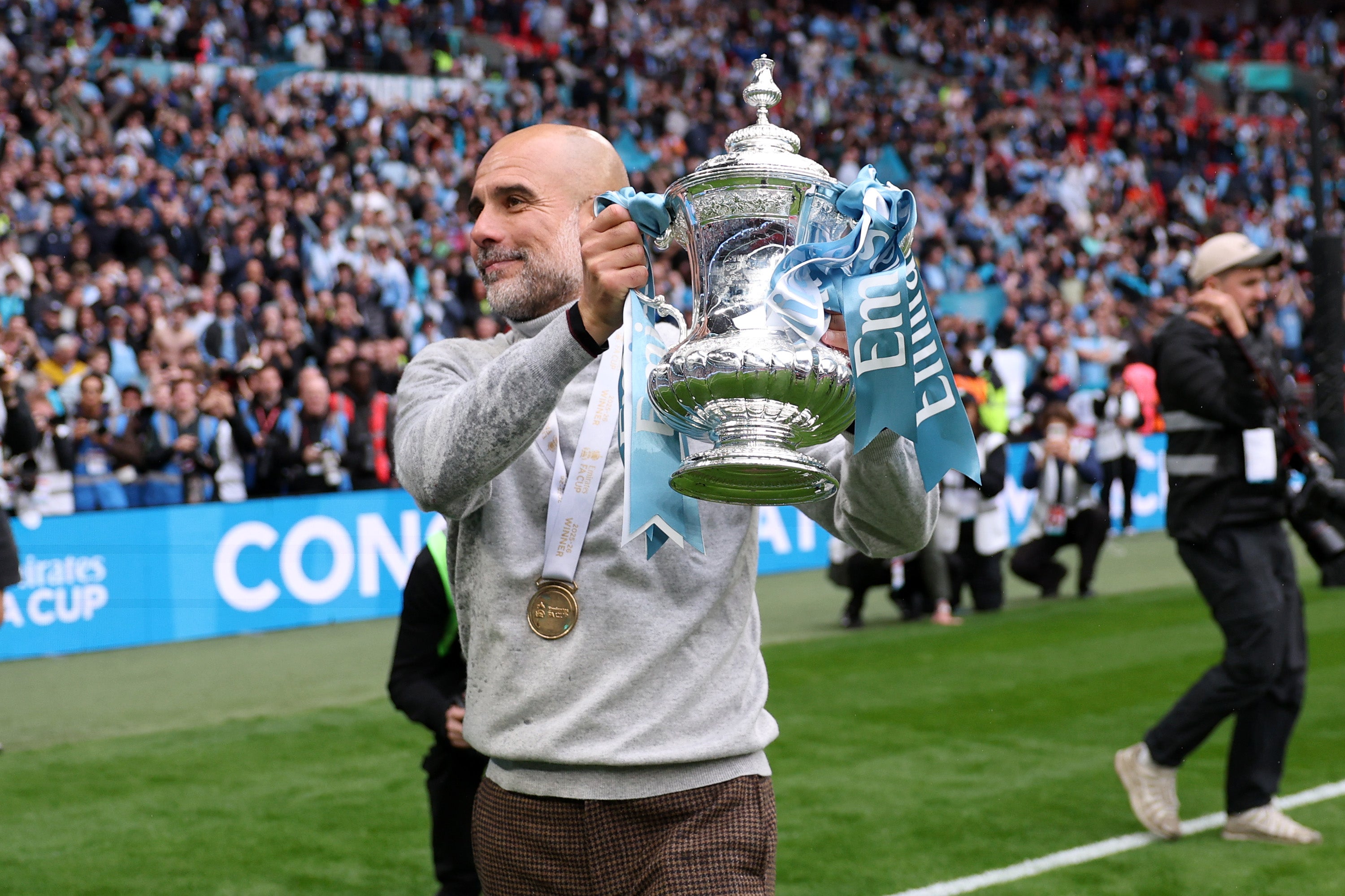 Guardiola se despide por todo lo alto a pesar de haberse quedado sin el título de la Premier League esta temporada