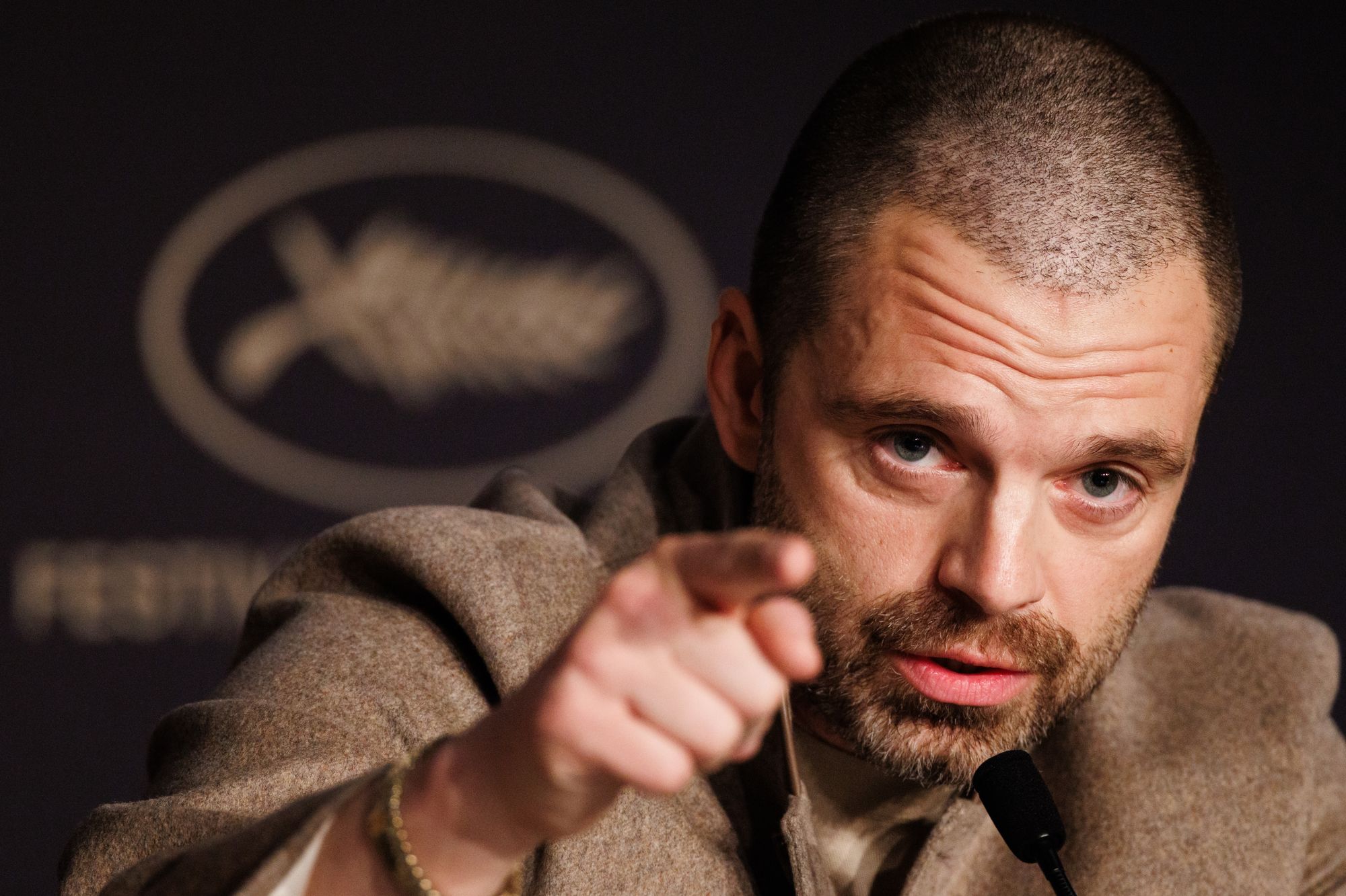 Cannes: Sebastian Stan reprende al público por reírse de pregunta sobre Trump