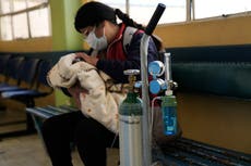 Falta de oxígeno y alimentos afectan a La Paz tras varios días de protestas y bloqueos en Bolivia