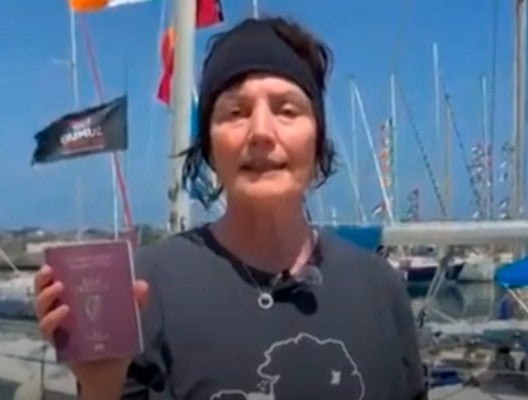 Israel recibe críticas por detener a hermana de la presidenta irlandesa