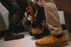 Detienen a hombre un día después de que un juez prohibió arrestos fuera de cortes migratorias de NY