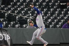 Con gran apertura de Rocker y jonrón de Nimmo, Rangers apalean 10-0 a Rockies