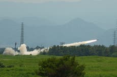 EEUU prueba sistema móvil de cohetes en maniobras militares en Japón