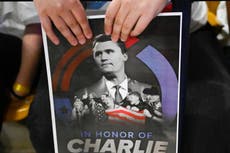 Hombre de Tennessee encarcelado por publicación sobre Charlie Kirk gana acuerdo de 835.000 dólares