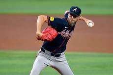 Bravos arrollan 9-1 a Marlins con pitcheo de Chris Sale y jonrones de 3 carreras de Riley y Smith