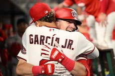 Los Nacionales vencen 8-4 a los Mets y vuelven a .500 con jonrones de Abrams y Young