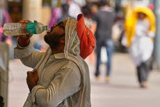 Ola de calor vacía calles y mercados en el norte de India mientras agricultores trabajan de noche