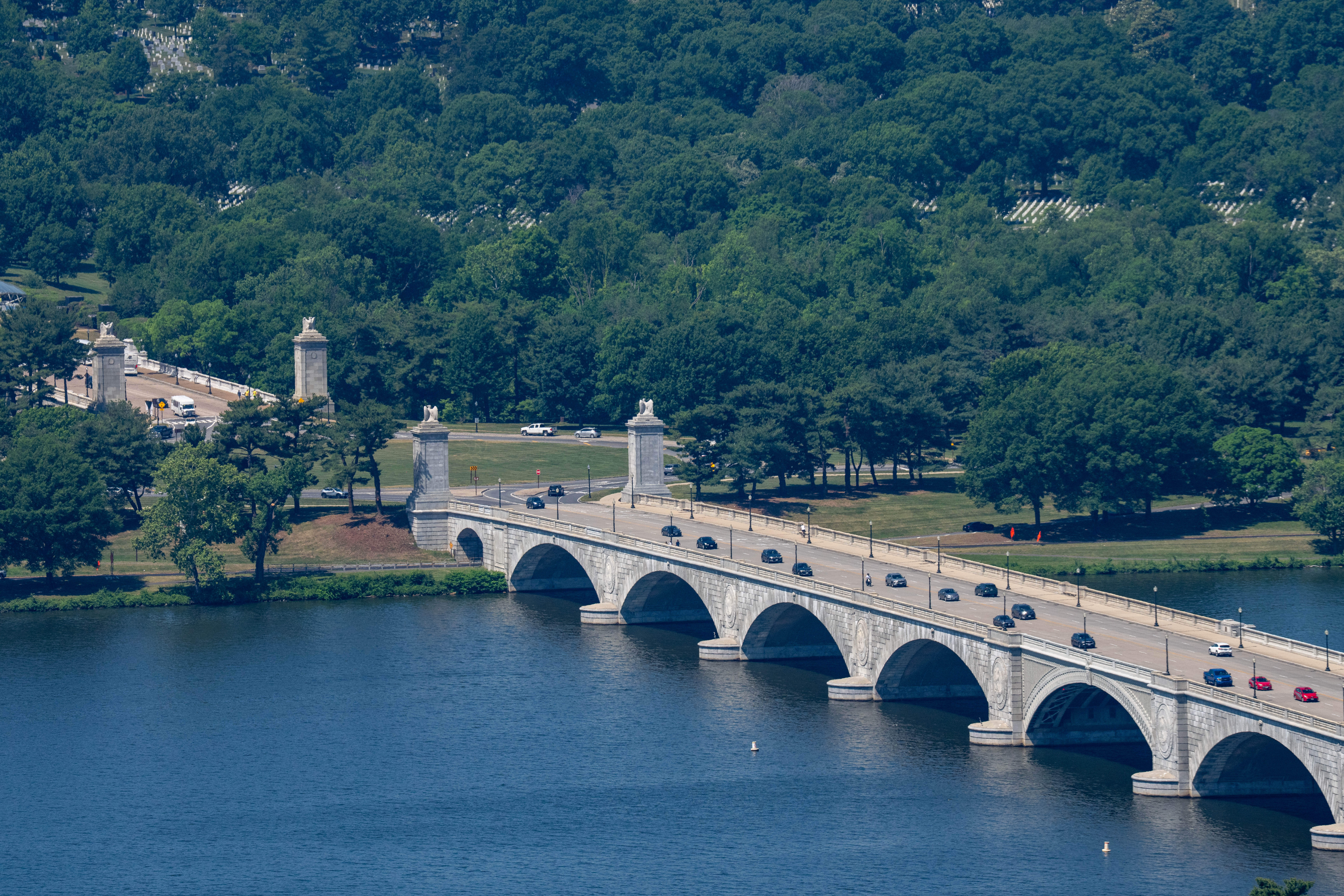 Agencia federal clave aprueba diseño del arco propuesto por Trump en Washington
