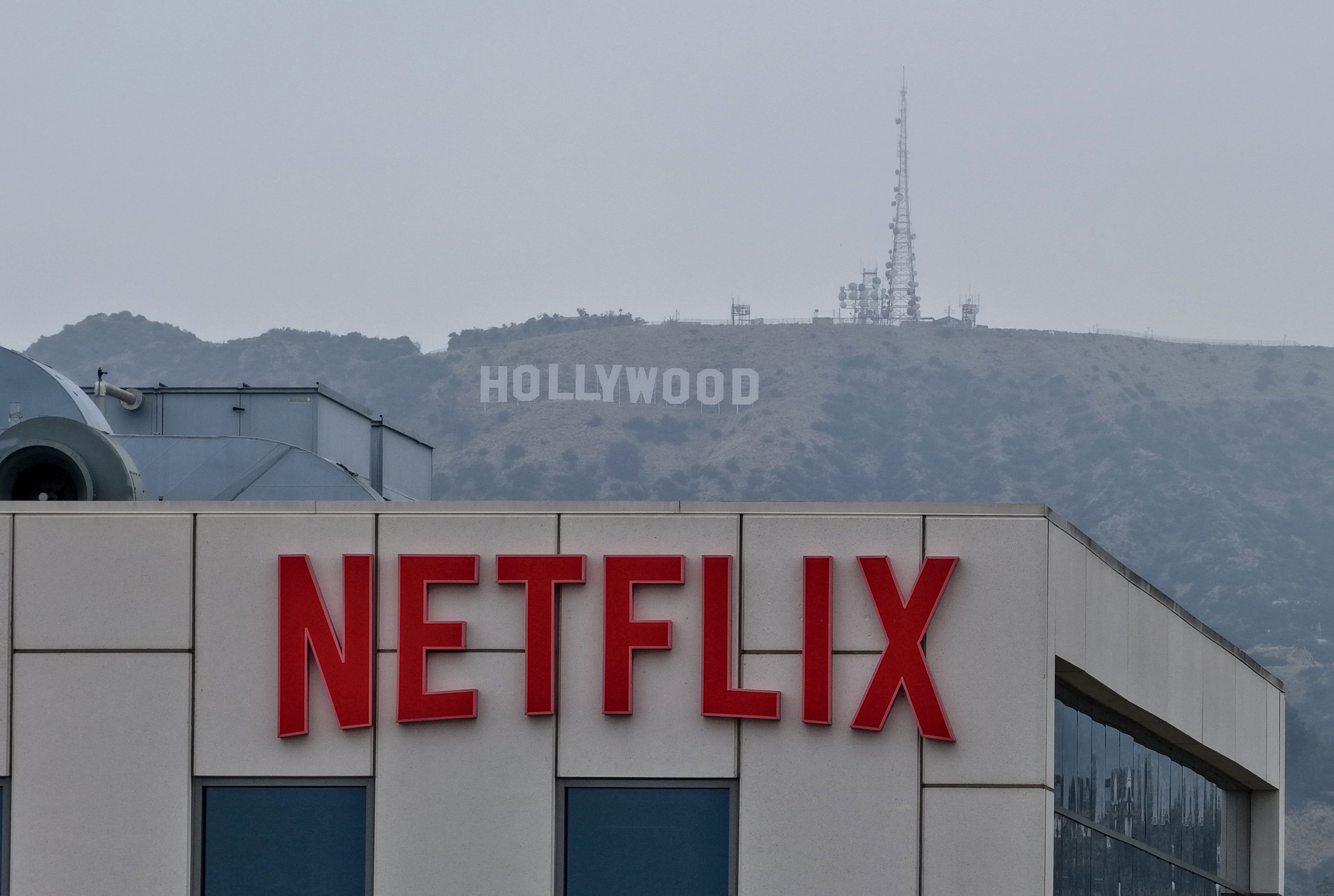 Netflix está barajando la posibilidad de añadir canales en directo a su servicio de ‘streaming’, lo que supondría la emisión continua de películas y series de determinados géneros
