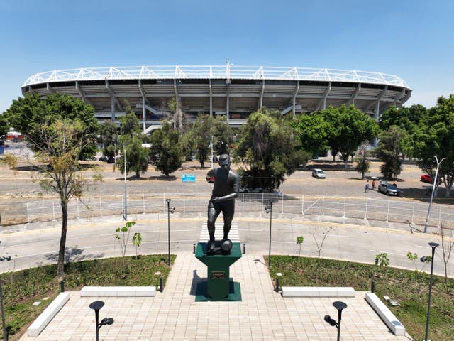 MUNDIAL PELÉ-ESTATUA