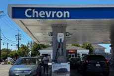 Gobierno de California pide a la población evitar estaciones de Chevron por alto precio de gasolina
