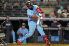 Springer pega jonrón y Azulejos limitan a Yankees a 3 hits para vencerlos por 2-0