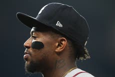 Ronald Acuña Jr. sale de juego de Bravos ante Marlins por precaución tras dolor en pulgar