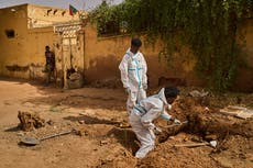 La guerra en Sudán deja miles de desaparecidos. Muchos están en fosas sin marcar