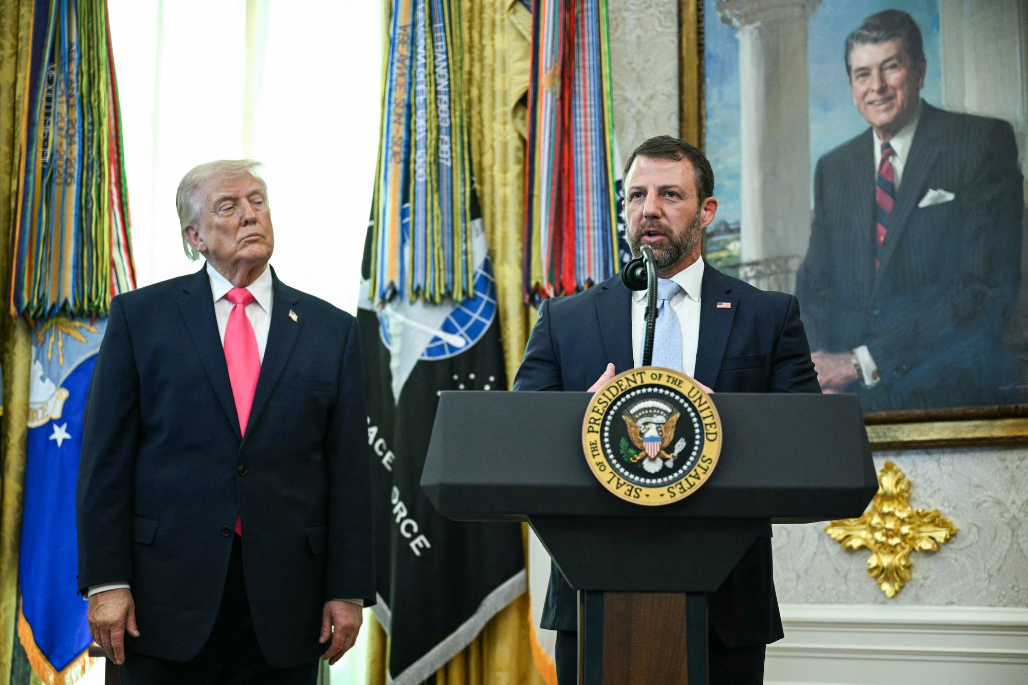 <p>Los agentes federales de inmigración estarán presentes en la Copa Mundial de la FIFA, pero su objetivo será detectar casos de trata de personas y mercancía falsificada, según ha declarado el secretario de Seguridad Nacional, Markwayne Mullin</p>