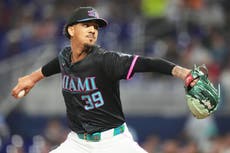 Pérez permite jonrón de Soto en el 1er inning y Marlins superan 2-1 a Mets