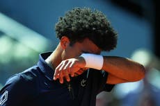 La esperanza local Arthur Fils se retira de Roland Garros por lesión de cadera
