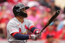 Torres conecta jonrón en su debut en Grandes Ligas a los 28 y los Cardenales vencen 8-1 a Rojos