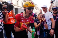 Dversnes gana la 15ta etapa del Giro tras una fuga; Vingegaard sigue de rosa