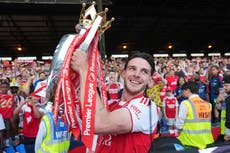 Arsenal por fin alzan el trofeo de la Liga Premier después de 22 años