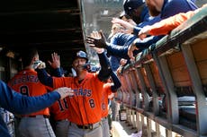 Jonrón de 3 carreras de Christian Walker guía victoria 8-5 de Astros ante Cachorros
