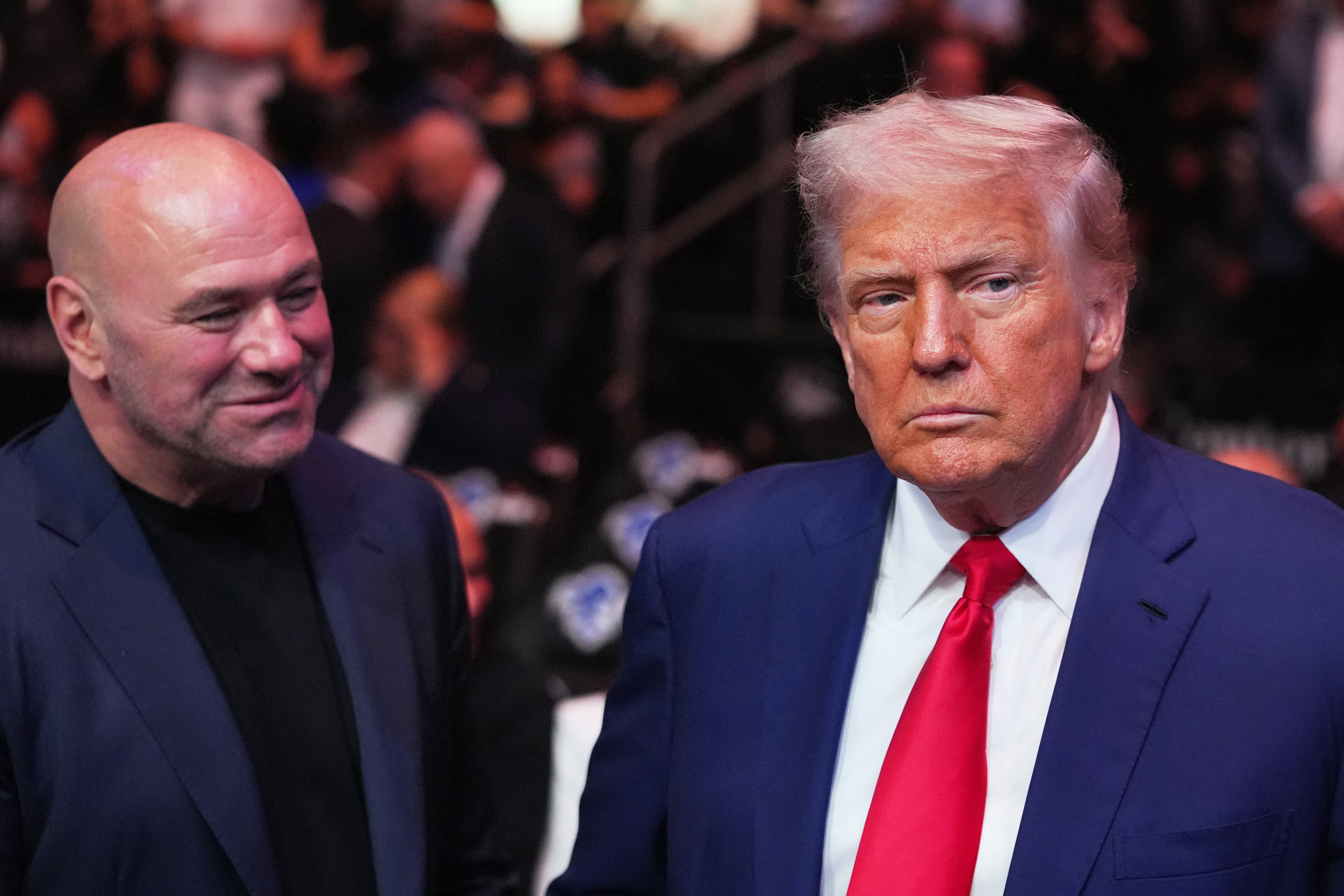 El director ejecutivo de la UFC, Dana White, y el presidente Donald Trump, a quienes se ve en la foto en un evento de la UFC 316 celebrado en junio de 2025, son amigos desde hace mucho tiempo