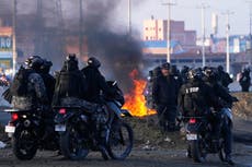 Paz anuncia reducción de su salario para calmar las protestas que exigen su renuncia en Bolivia