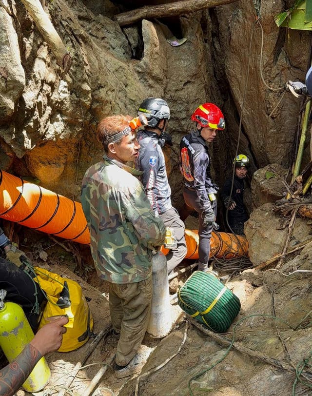 LAOS-RESCATE DE CUEVA