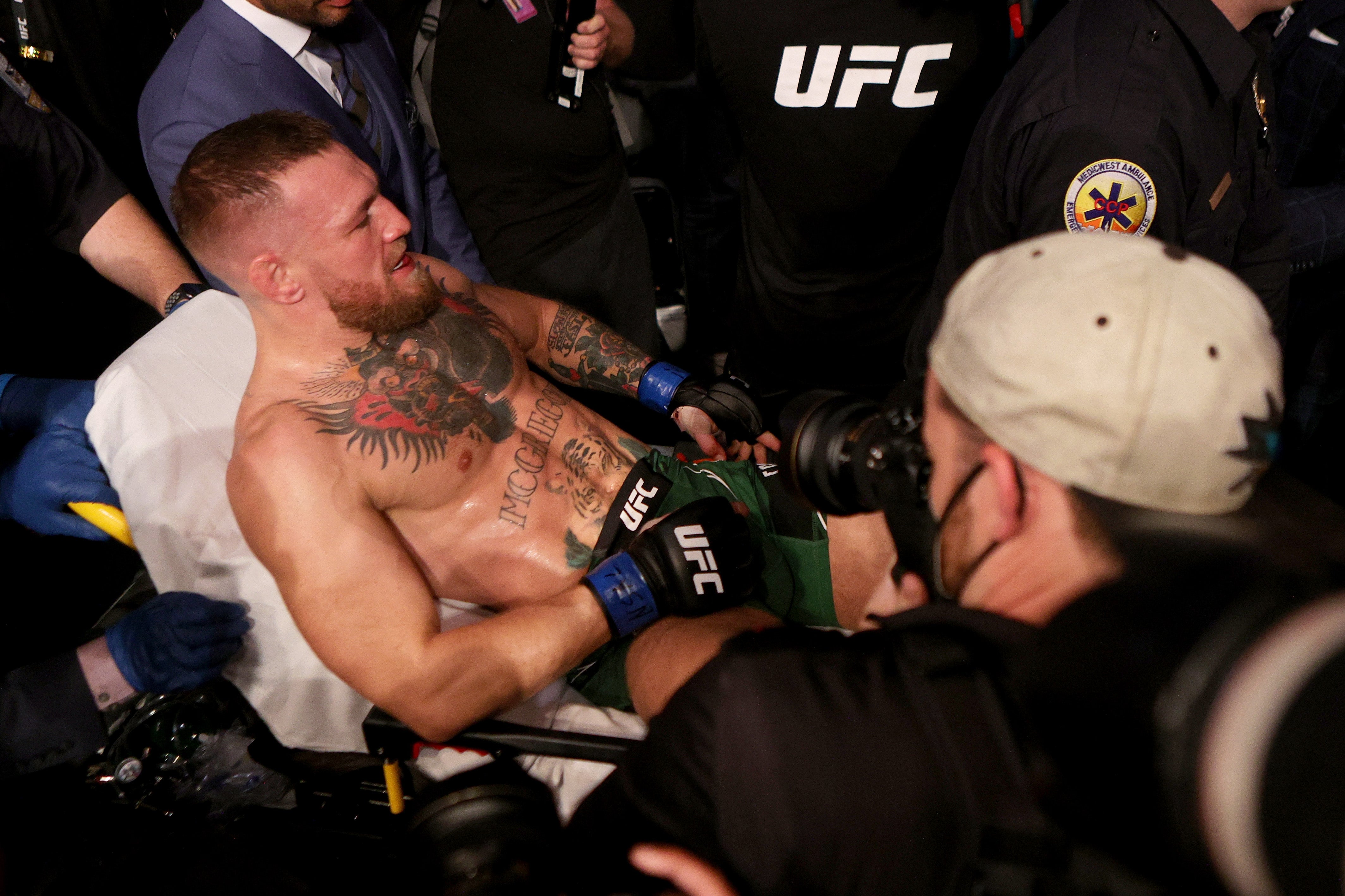 McGregor se fracturó una pierna en su última pelea, una derrota ante Dustin Poirier en 2021