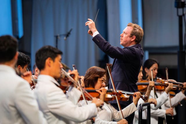 LA PHIL-DANIEL HARDING