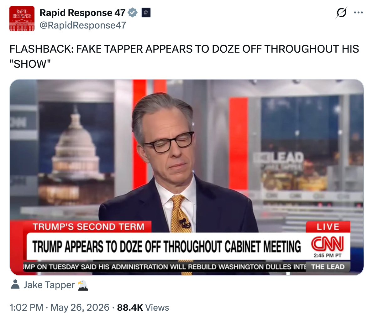 A continuación, la cuenta arremetió contra Jake Tapper y otros presentadores de CNN