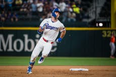 Jonrón de Joc Pederson corona 1ra entrada de 8 carreras y Rangers vencen 10-7 a Astros