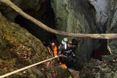 Hallan vivos a 5 aldeanos desaparecidos más de una semana en una cueva inundada de Laos