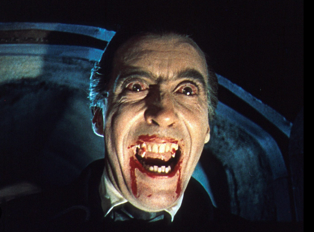 El Drácula de Christopher Lee fue el primero en aparecer con colmillos en la gran pantalla, y fue la primera película de Drácula estrenada en color