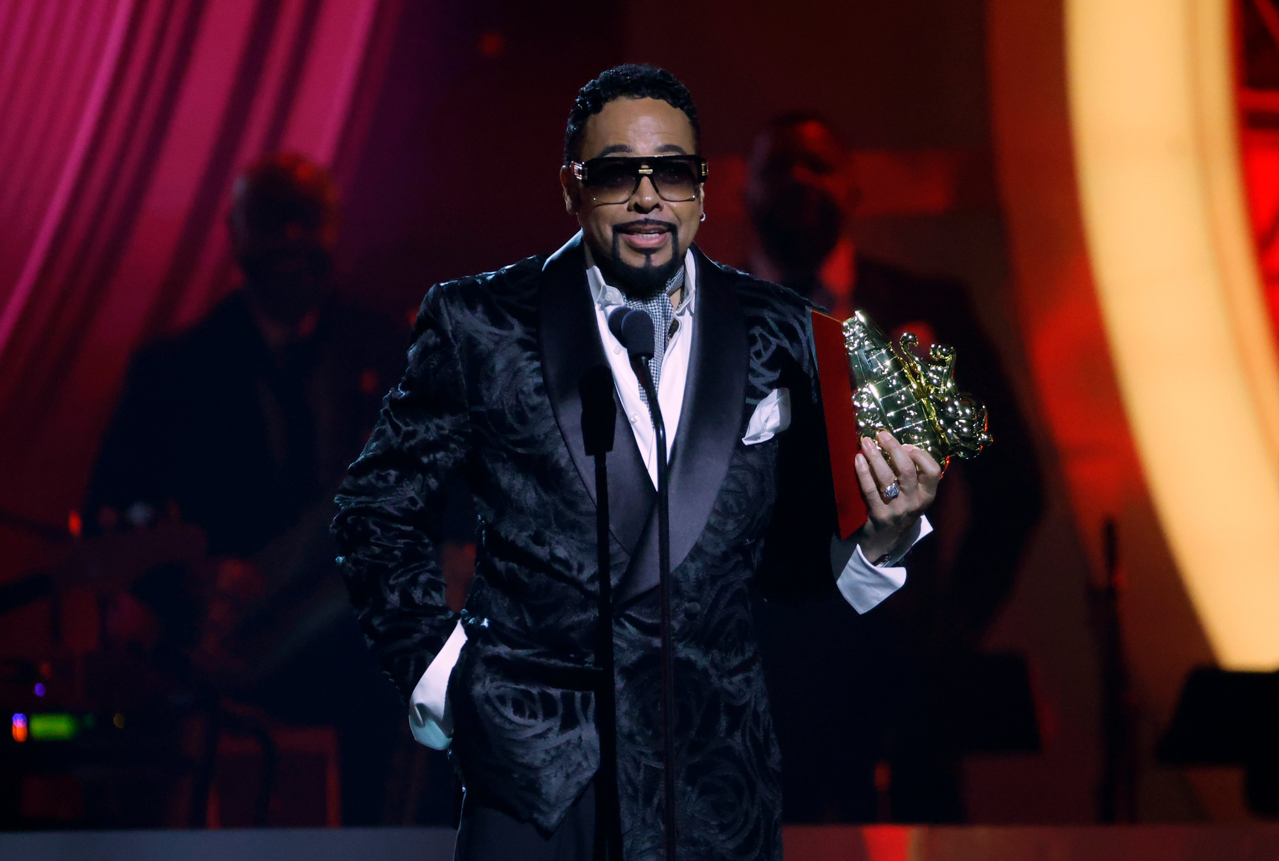 “Para mí, es un no rotundo”, escribió Morris Day en Instagram. En la imagen, aparece recogiendo el premio The Legend Award en el escenario durante la gala de los Soul Train Awards 2022 en Las Vegas, Nevada