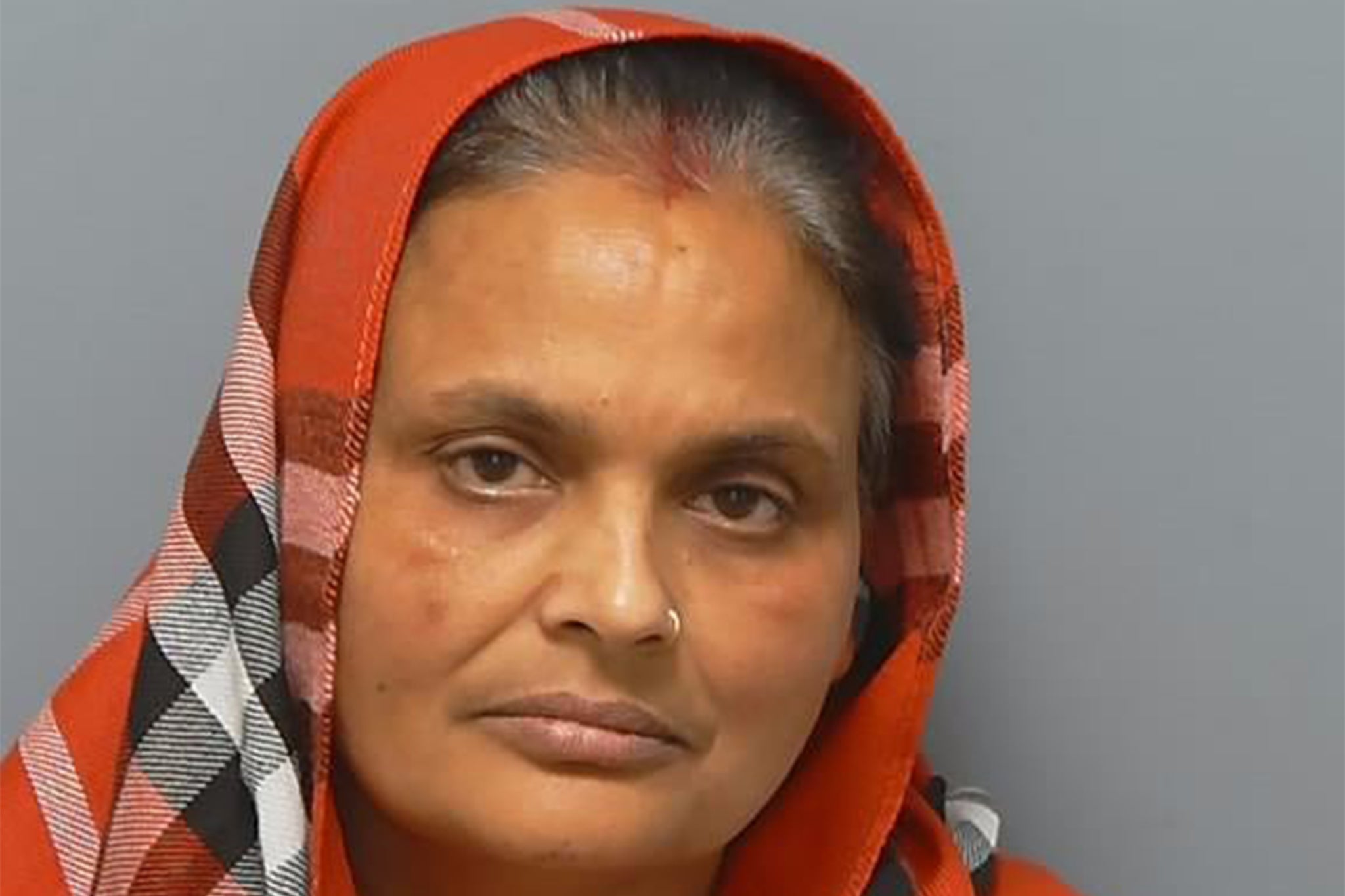 <p>Kiran Kaur fue declarada culpable por el Tribunal de la Corona de Southampton de ayudar a un delincuente al retirar un arma de la escena del homicidio</p>