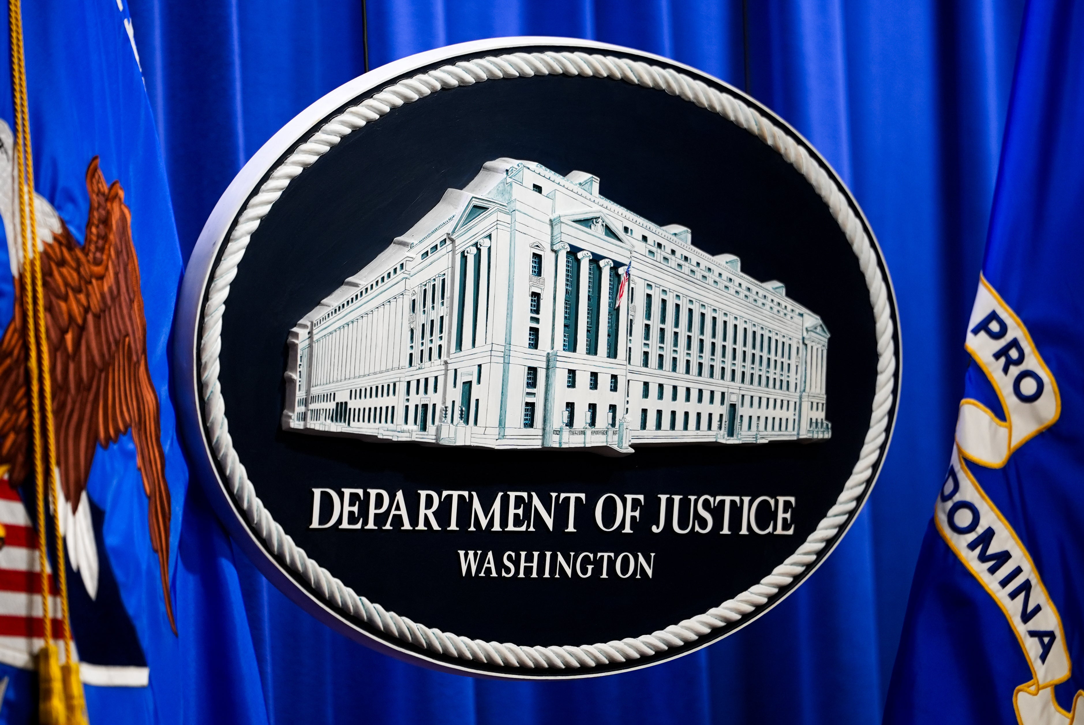 Gobierno de Trump demanda a 4 estados por negar matrículas encubiertas a agentes federales