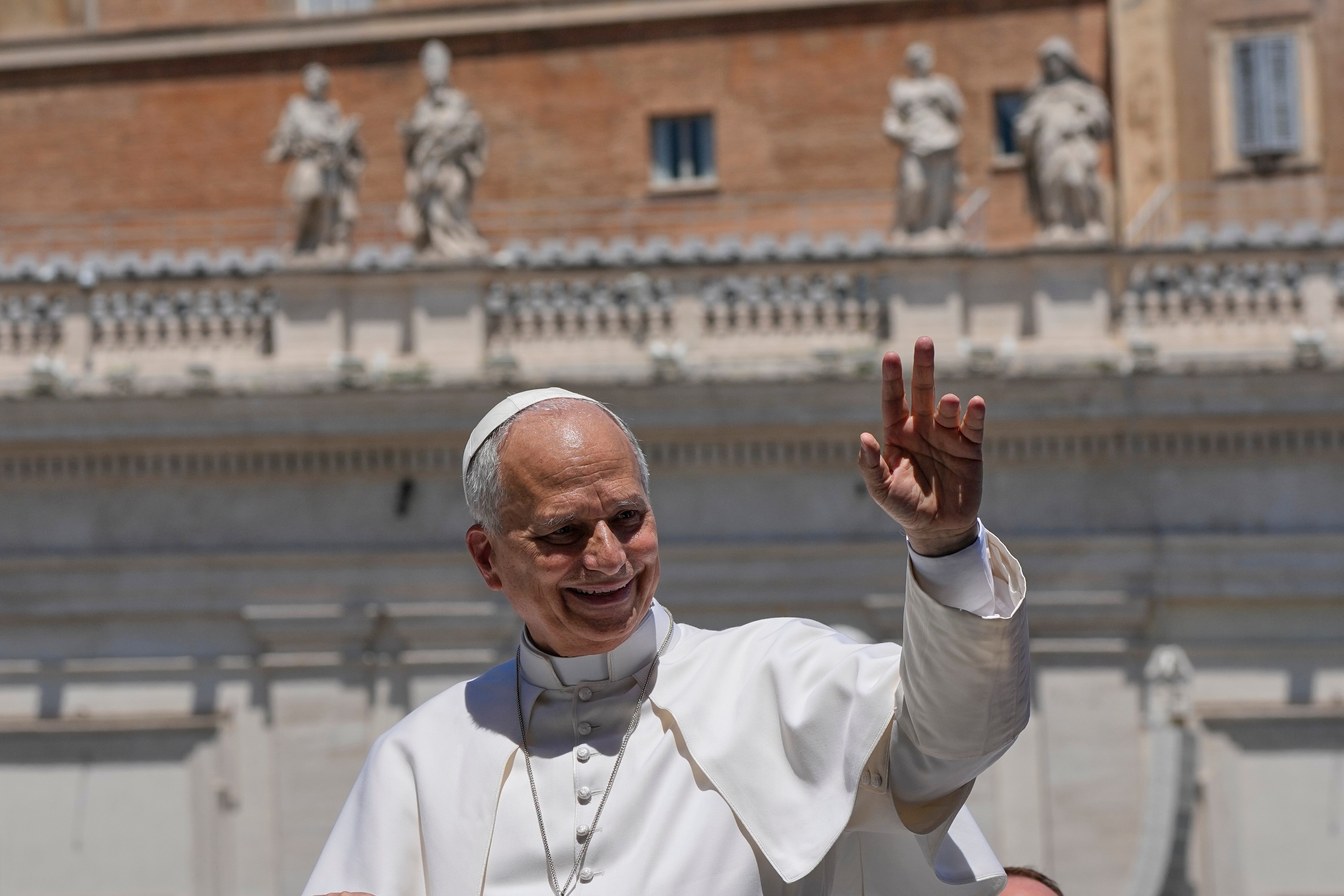 La rivalidad beisbolera persigue al alcalde de Chicago hasta el Vaticano