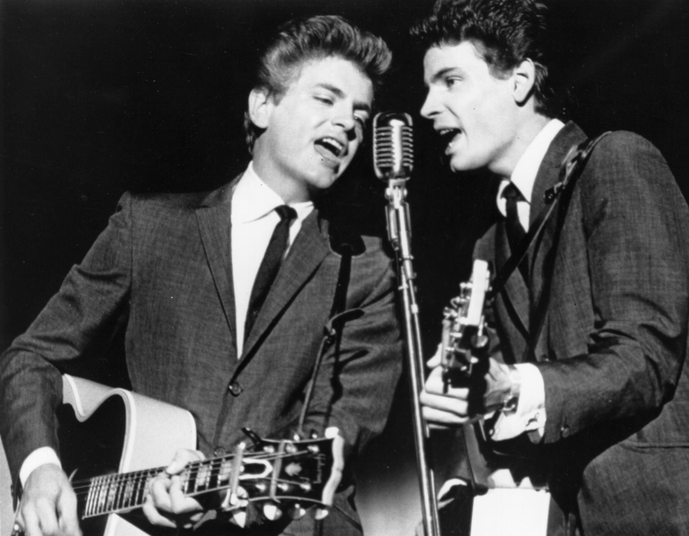 El popular dúo musical Phil y Don Everly, conocidos como The Everly Brothers