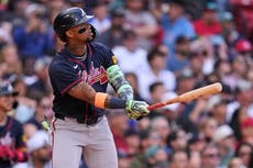 Acuña pega grand slam, Sale vence de nuevo a su exequipo y Bravos aplastan 10-2 a Medias Rojas