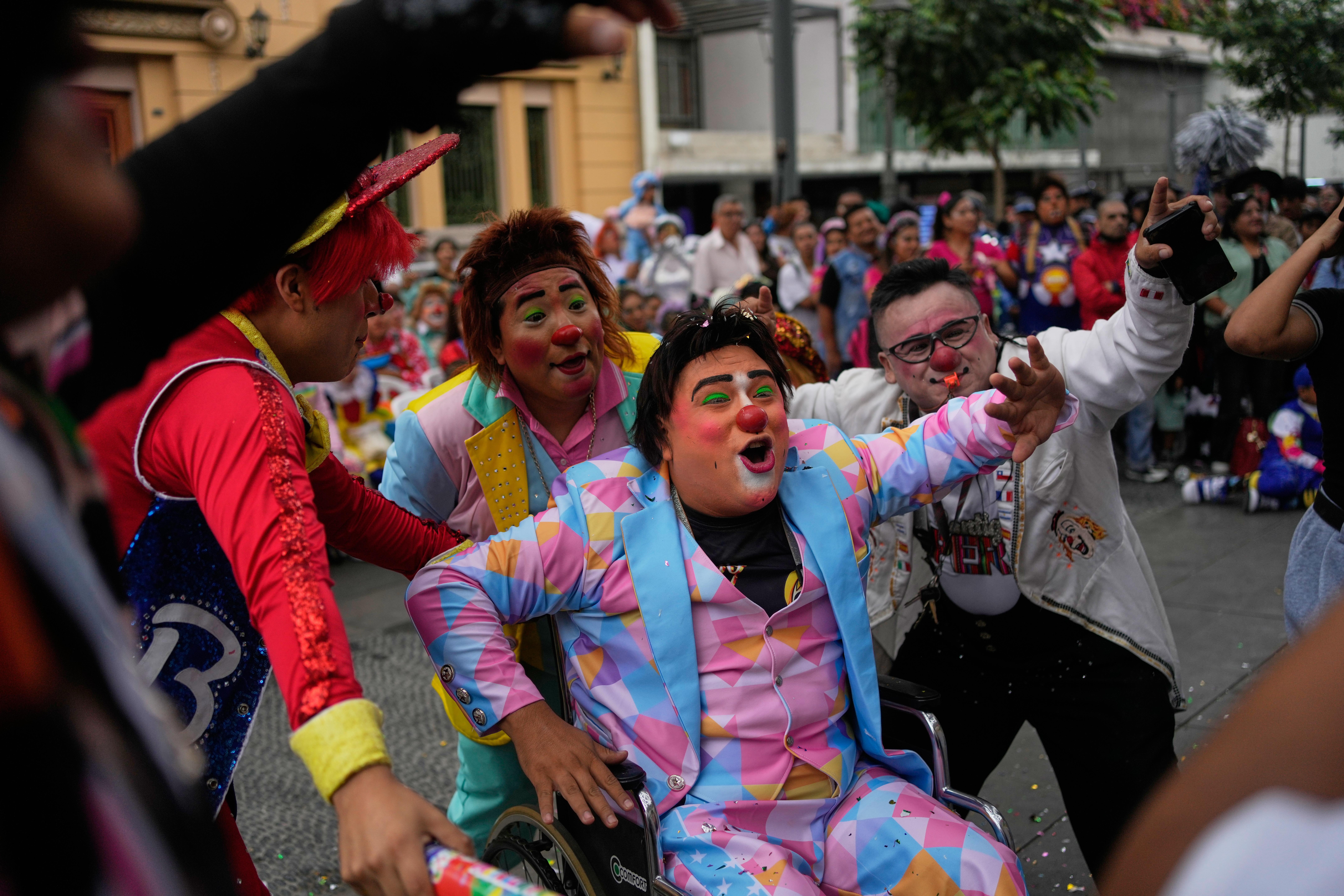 Día del payaso en Perú, violencia en Colombia y más fotos de la semana en Latinoamérica y el Caribe