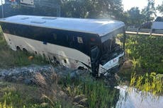 Autobús choca contra autos en Virginia, matando a cinco personas e hiriendo a 34
