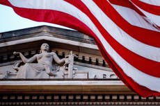 Jueza bloquea temporalmente fondo de Trump para supuestas víctimas de politización