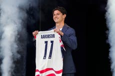 Mediocampista Brenden Aaronson recibe recibe el día libre con la selección de EEUU para casarse